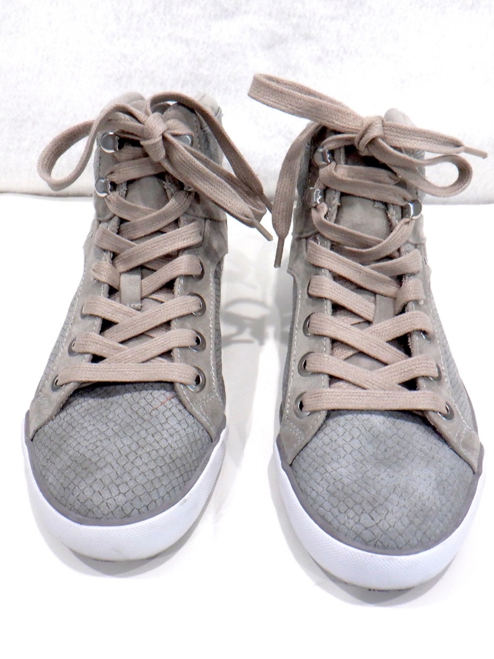 G by Guess Women's Mid-top Sneakers Size 7 - Picture 2 of 15